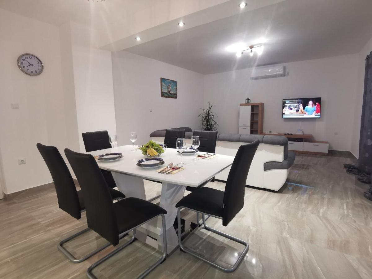 Mariva Apartments Lopar Bagian luar foto