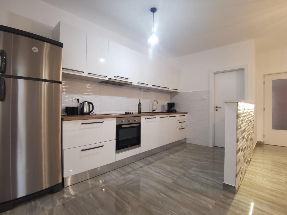 Mariva Apartments Lopar Bagian luar foto