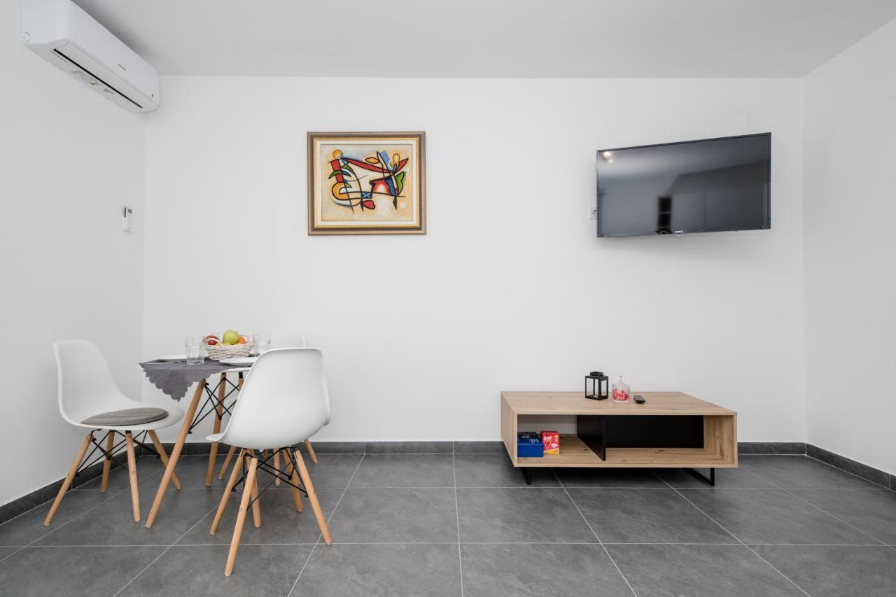 Mariva Apartments Lopar Bagian luar foto